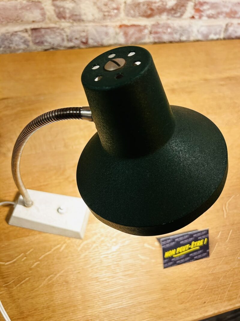 Green and white vintage desk lamp - Image 2