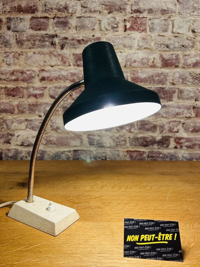 Green and white vintage desk lamp - Image 3