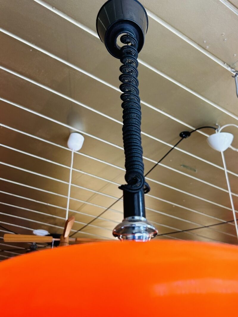 Suspension circulaire orange – Image 3