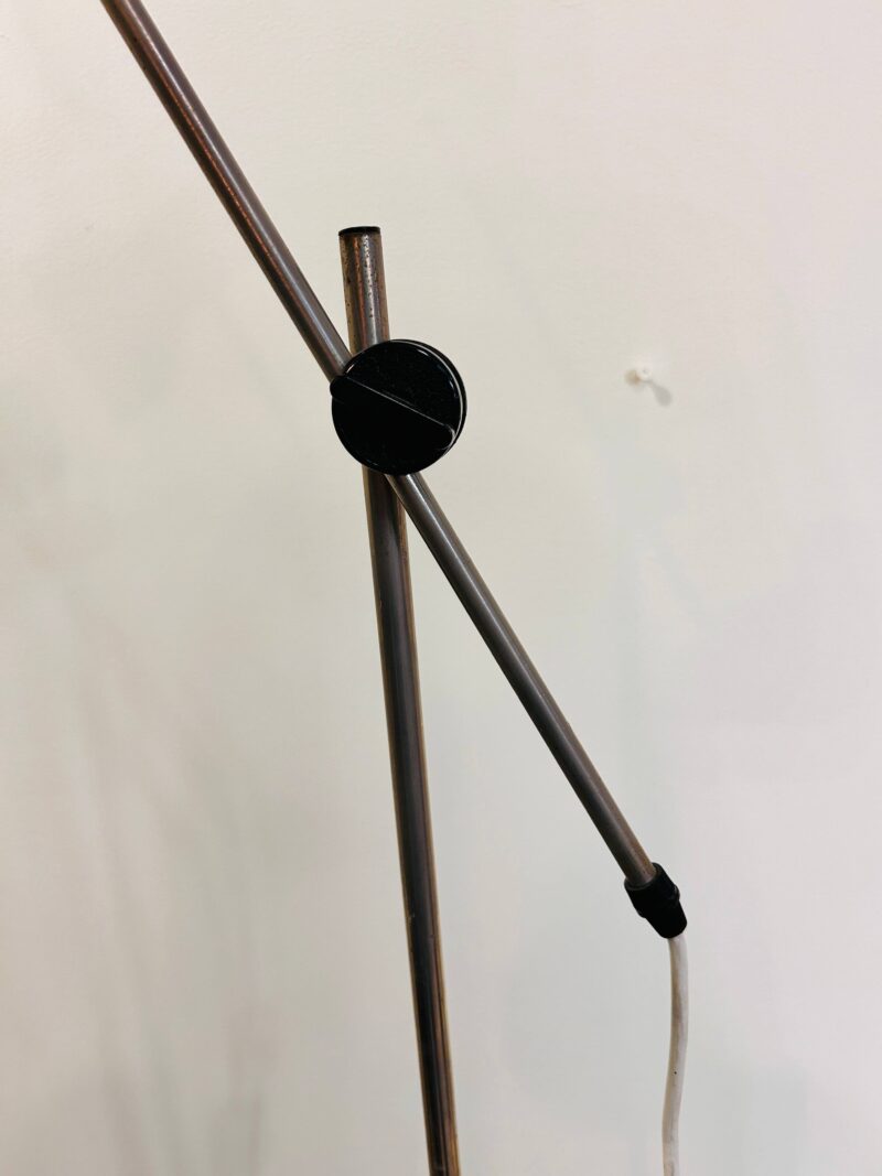 Lampadaire vintage minimaliste chrome et noir – Image 5
