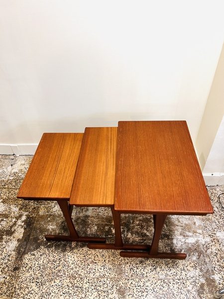 Tables gigognes scandinaves en teck