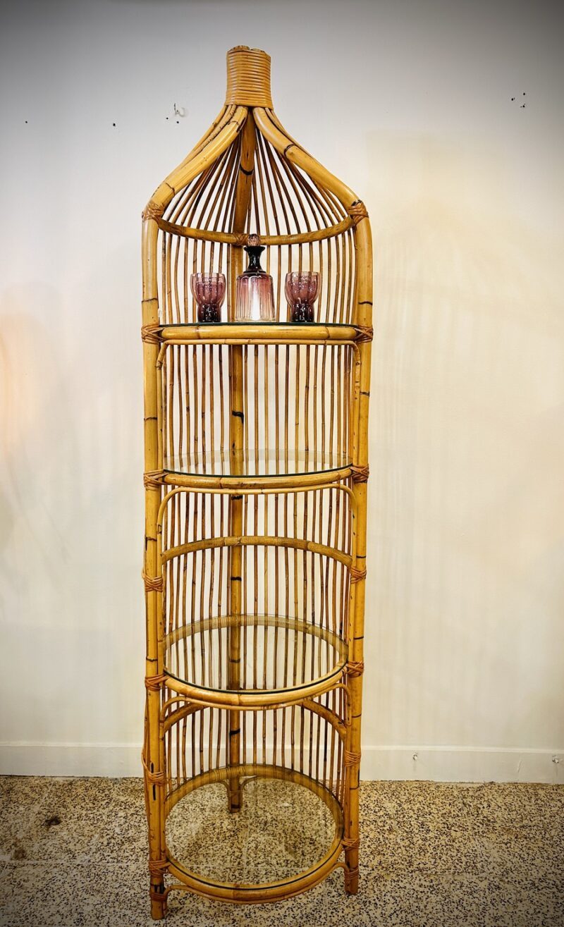 Étagère vintage en rotin et verre
