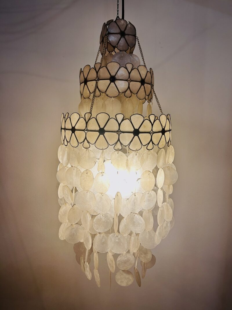 Lustre vintage en nacre, design floral, années 60 – Image 3
