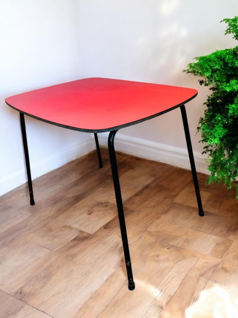 Vintage red side table - Image 3