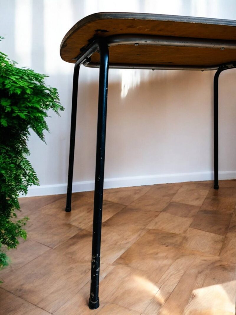 Vintage red side table - Image 4