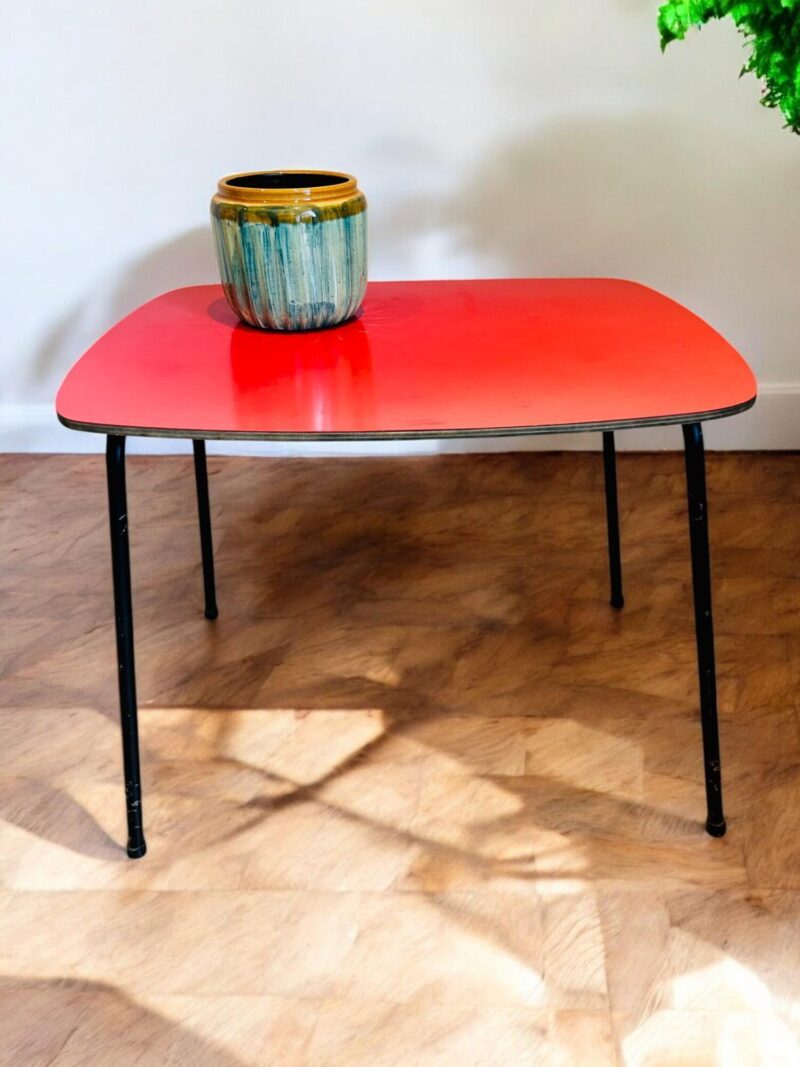 Table d’appoint vintage rouge