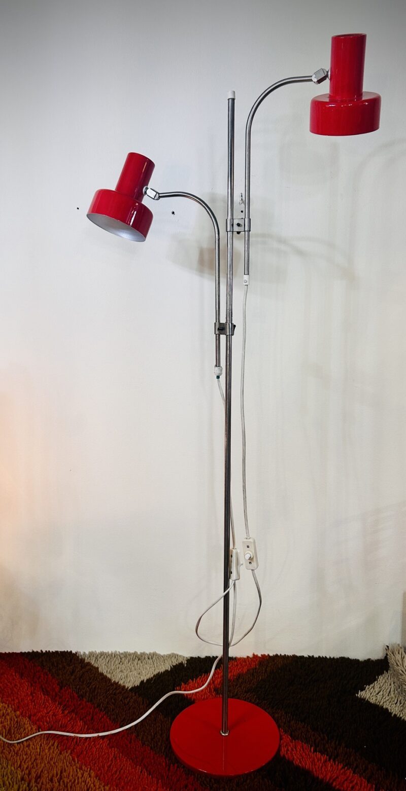 Lampadaire vintage “Good Vibes” – rouge vitaminé