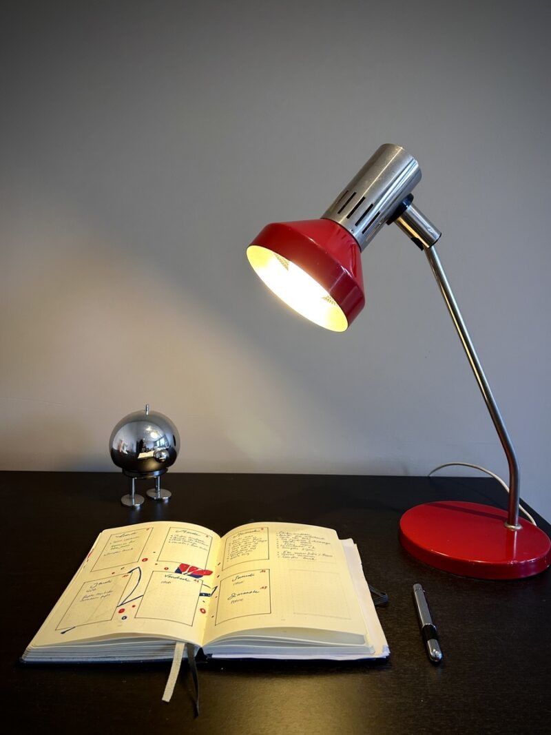 Red retro desk lamp - Image 3