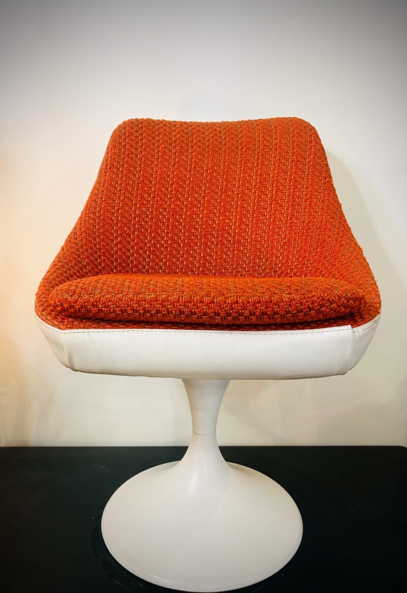 fauteuil tulipe vintage orange pivotant – vue de face