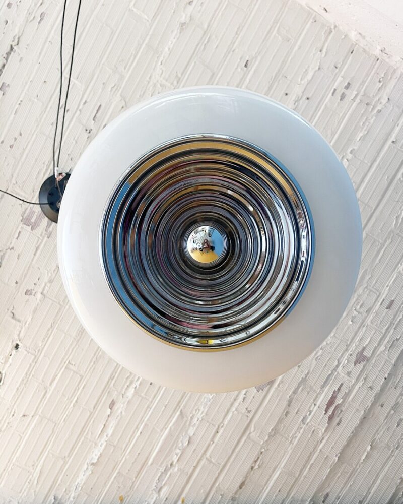 Suspension “Saturne” en chrome et verre opalin – Image 3
