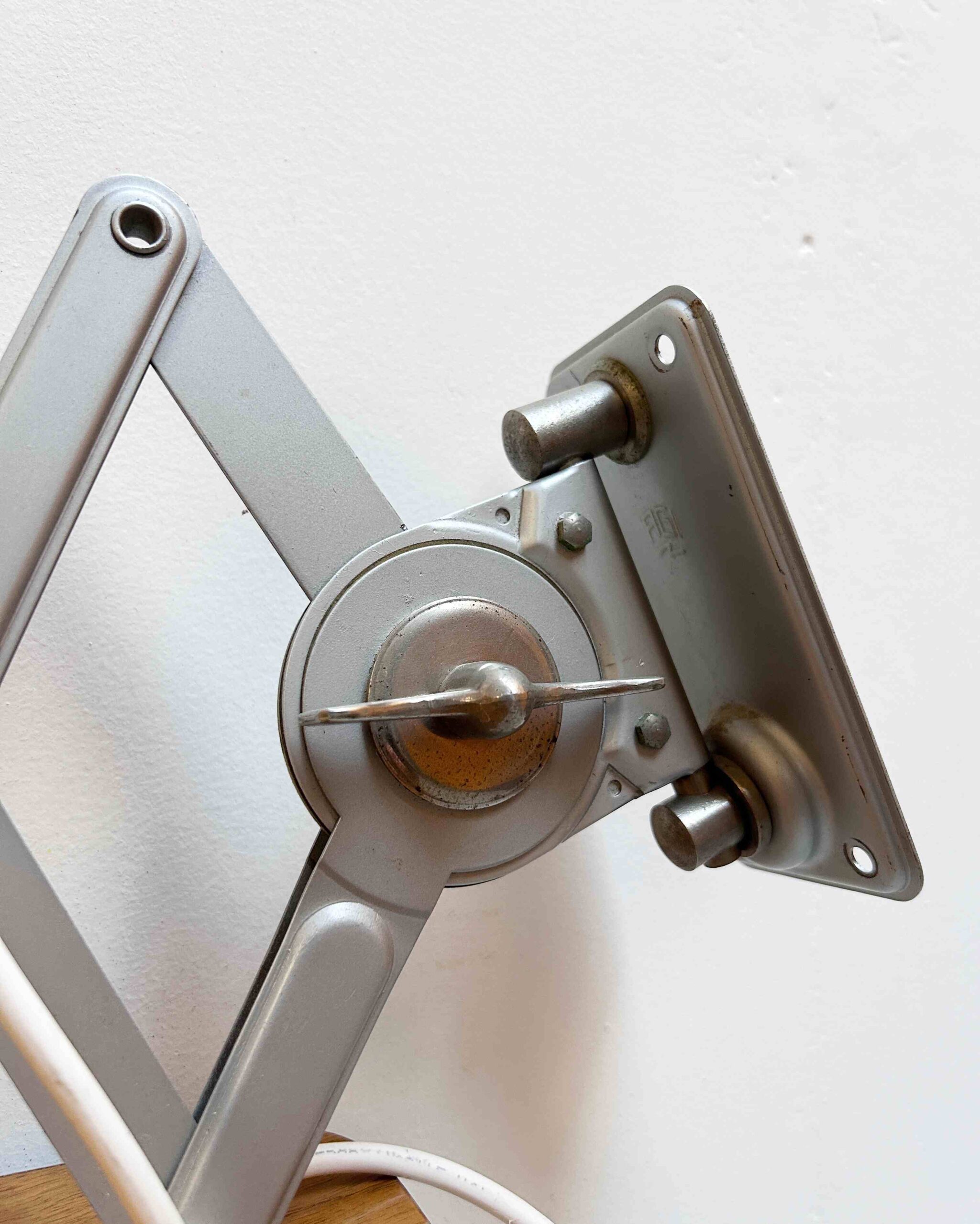 Fase white vintage desk lamp (Copie) (Copie) - Image 7